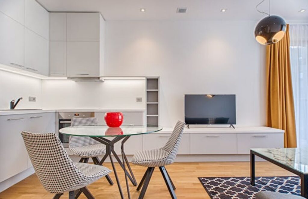 How Custom Glass Table Tops Can Add Value to Your Home?